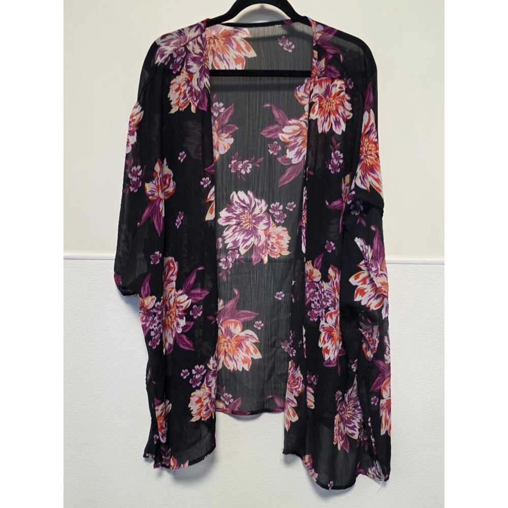 Women's Unbranded Black Purple Floral Kimono Fits like a XL‎